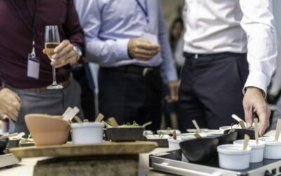 Dlaczego warto zainwestować w catering na konferencje i szkolenia?