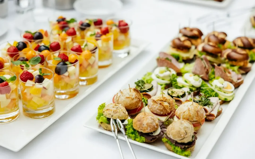 świeże owoce w szklaneczkach